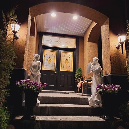 Villa Bellissimo Frantalia - La Galleriseum Versaliere ケロウナ エクステリア 写真